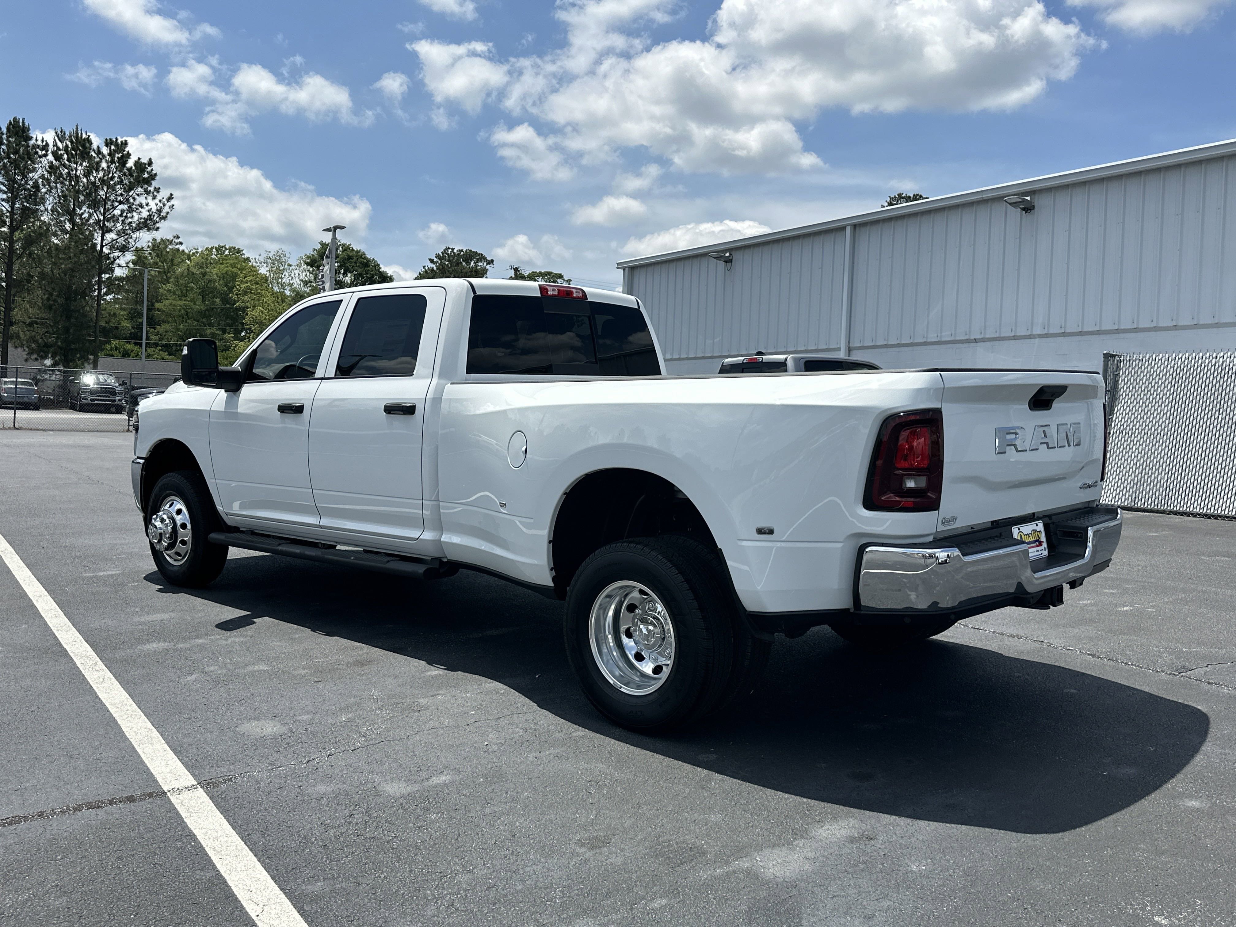 2025 RAM 3500 Tradesman - Photo 6
