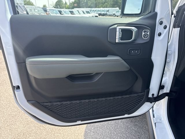 New 2026 White Jeep Mojave X image 11