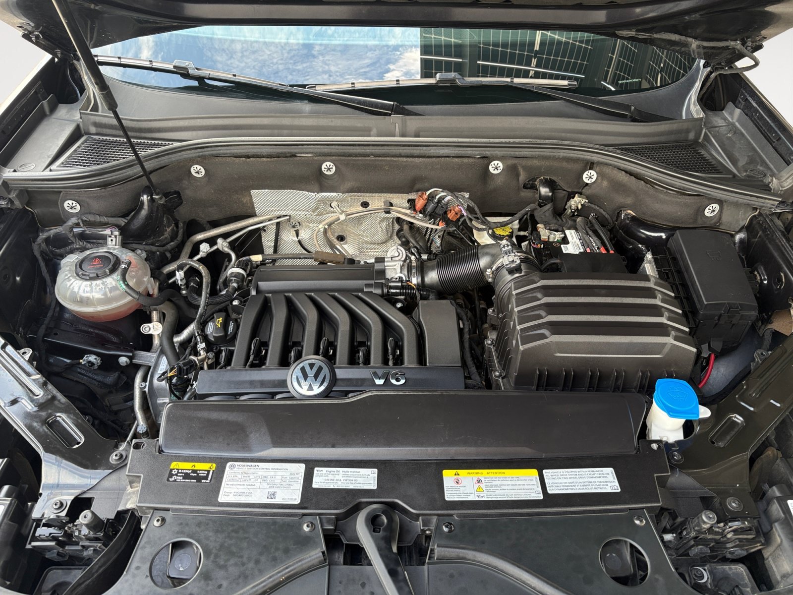 Used 2022 Deep Black Volkswagen 3.6L V6 SEL R-Line Black image 27