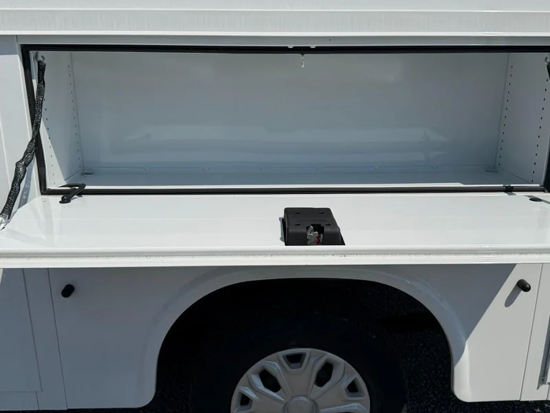 New 2026 Oxford White Ford T-350 RWD SRW 138" WB 9500 GVWR image 7