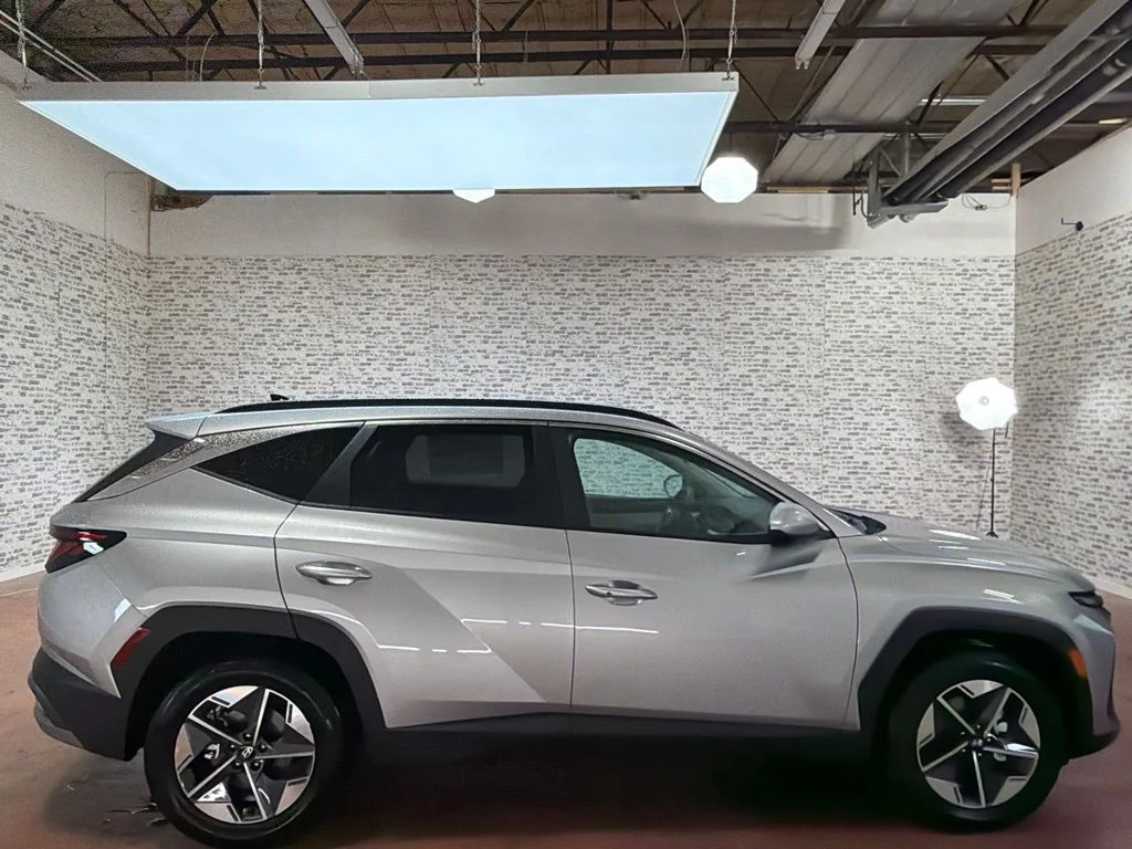 New 2026 Shimmering Silver Hyundai SEL image 8