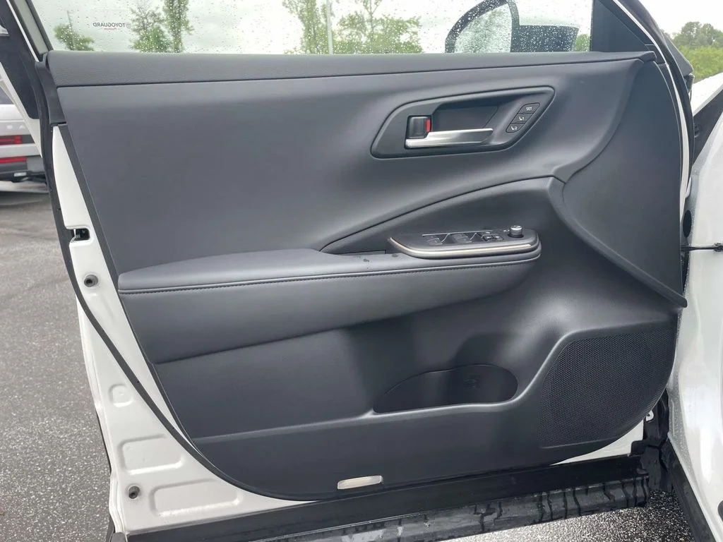 2023 Toyota Crown Limited - Photo 6