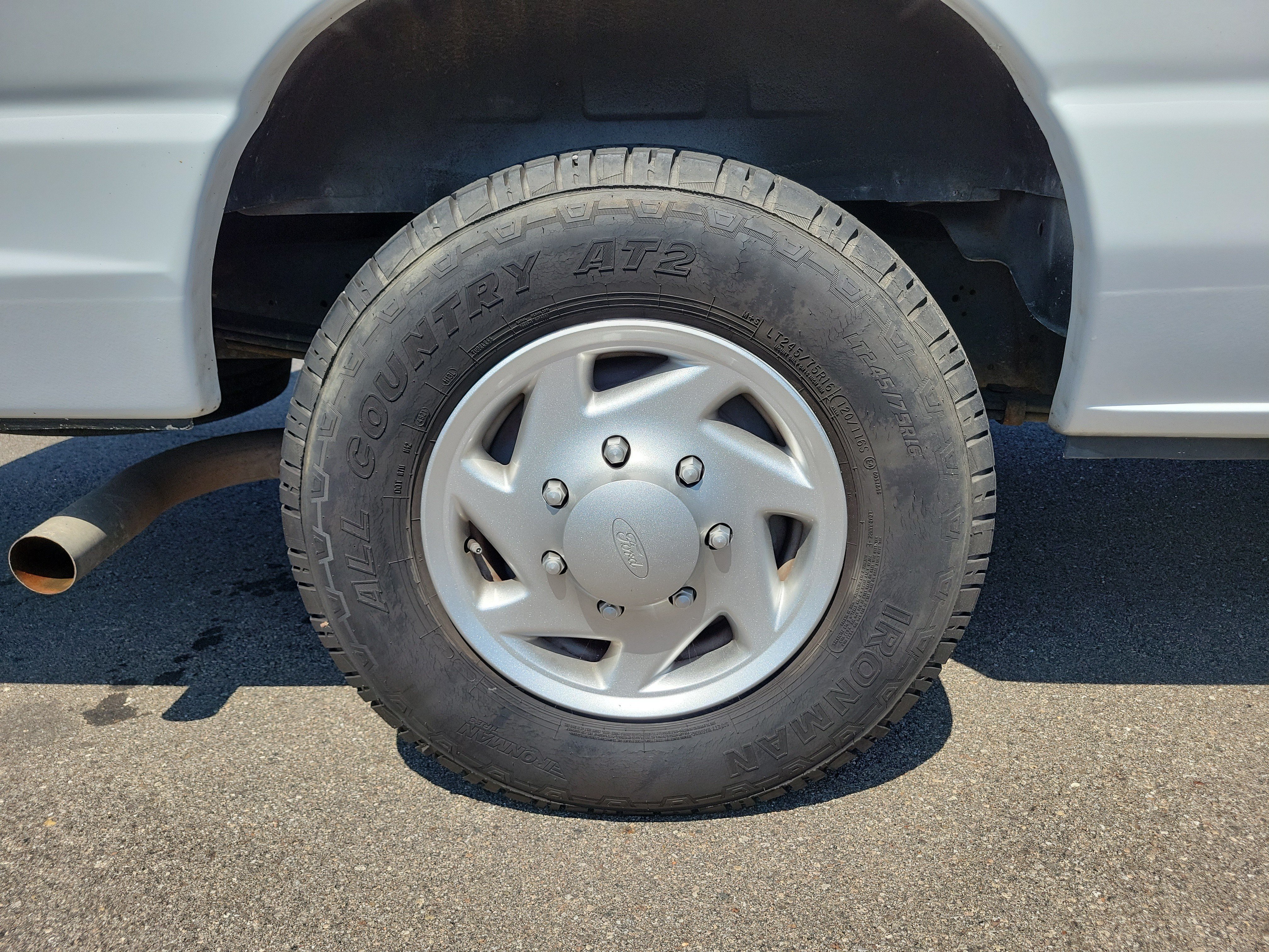 Used 2014  Ford XL image 6