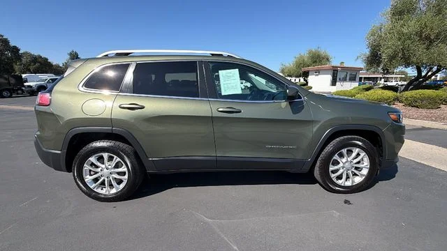 Used 2019 Green Jeep Latitude image 3
