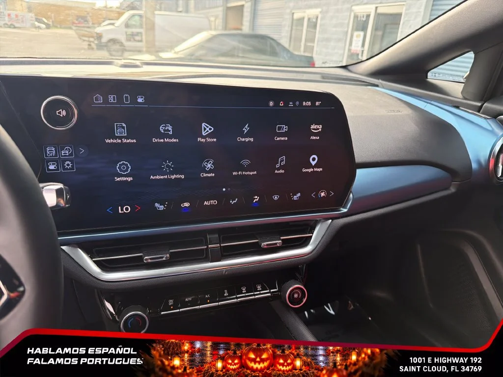 Used 2024 Summit White Chevrolet 2RS image 22