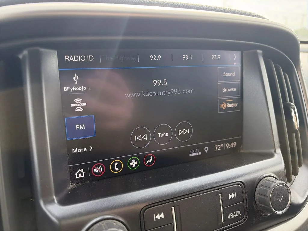 Used 2022 Gray Chevrolet Z71 image 22