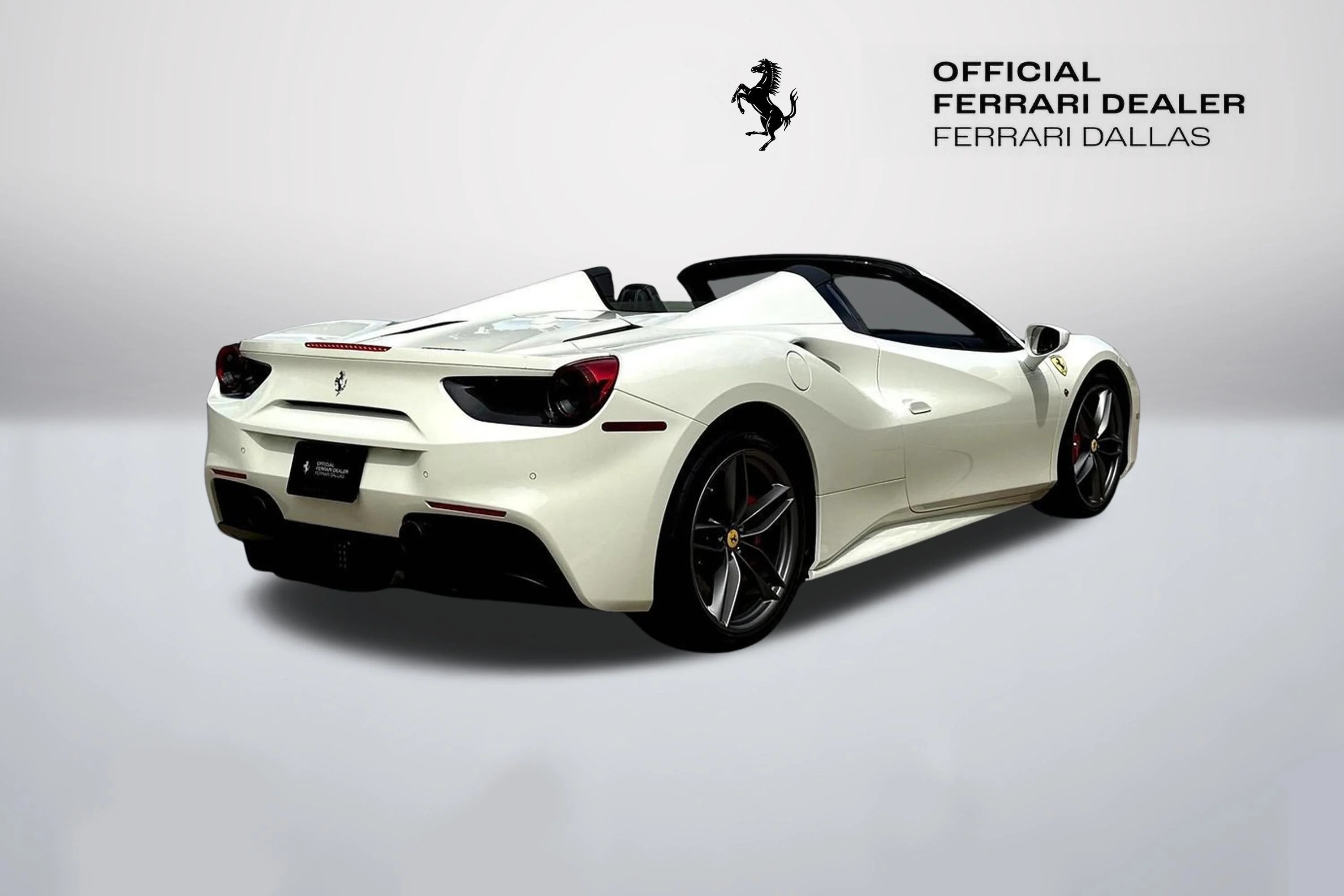 Used 2018 Bianco Avus Ferrari  image 7