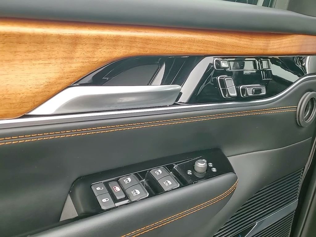 2024 Jeep Grand Wagoneer L Series III - Photo 26