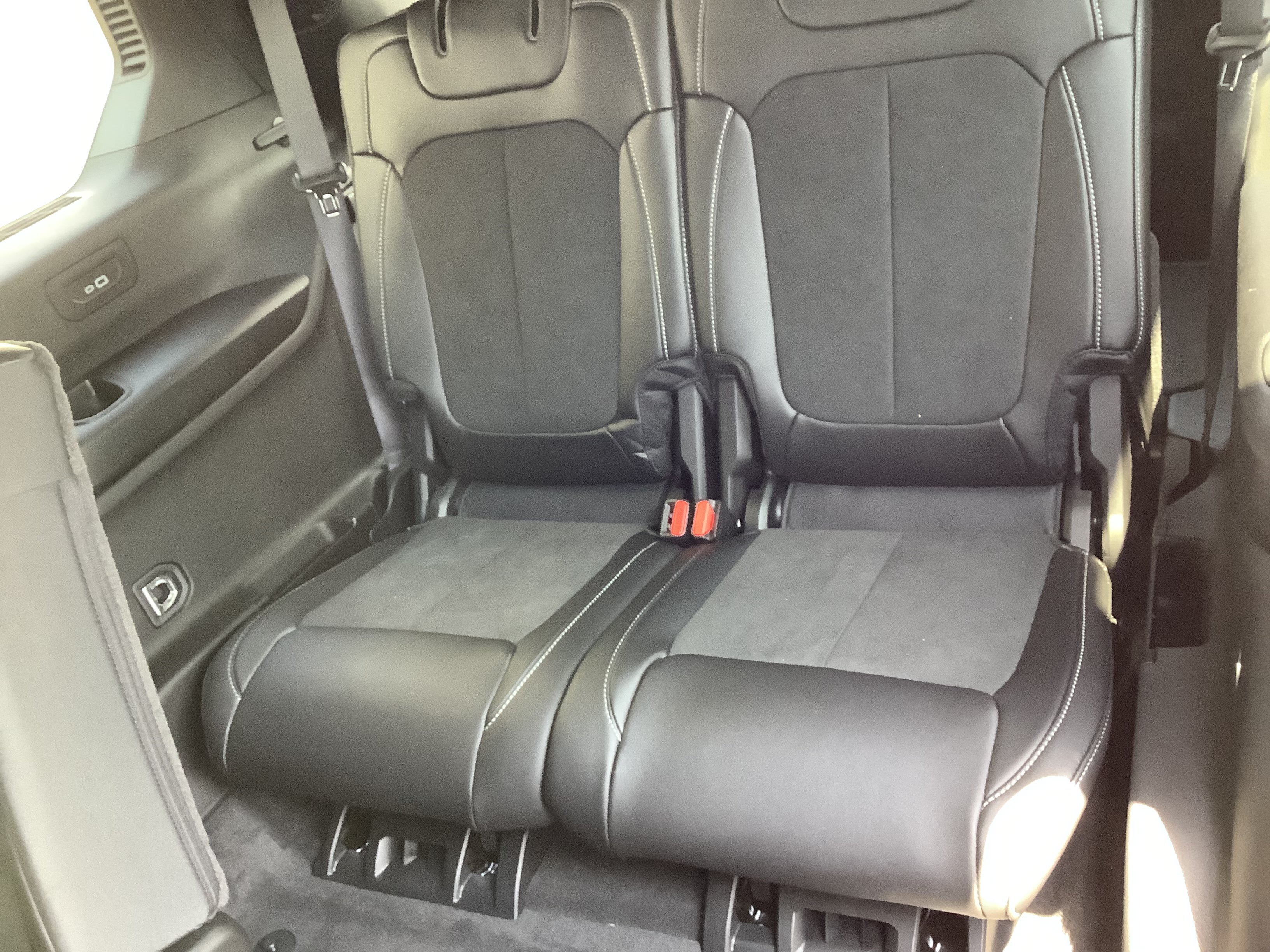 New 2026 Silver Zynith Exterior Paint Jeep Altitude image 8