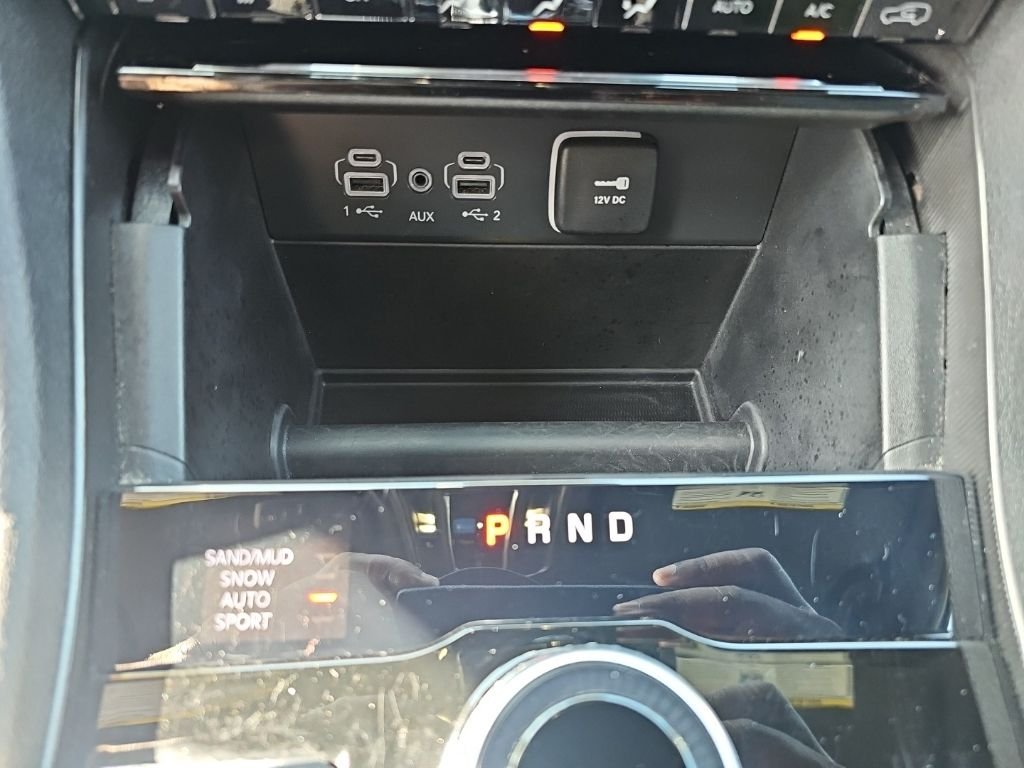 Used 2024 White/off-white Jeep Limited image 22