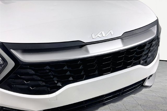 Used 2023 White Kia LX image 29