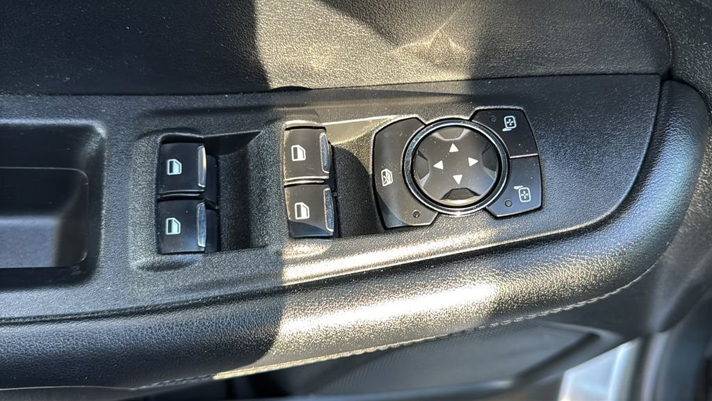 Used 2022 Gray Ford SE image 19