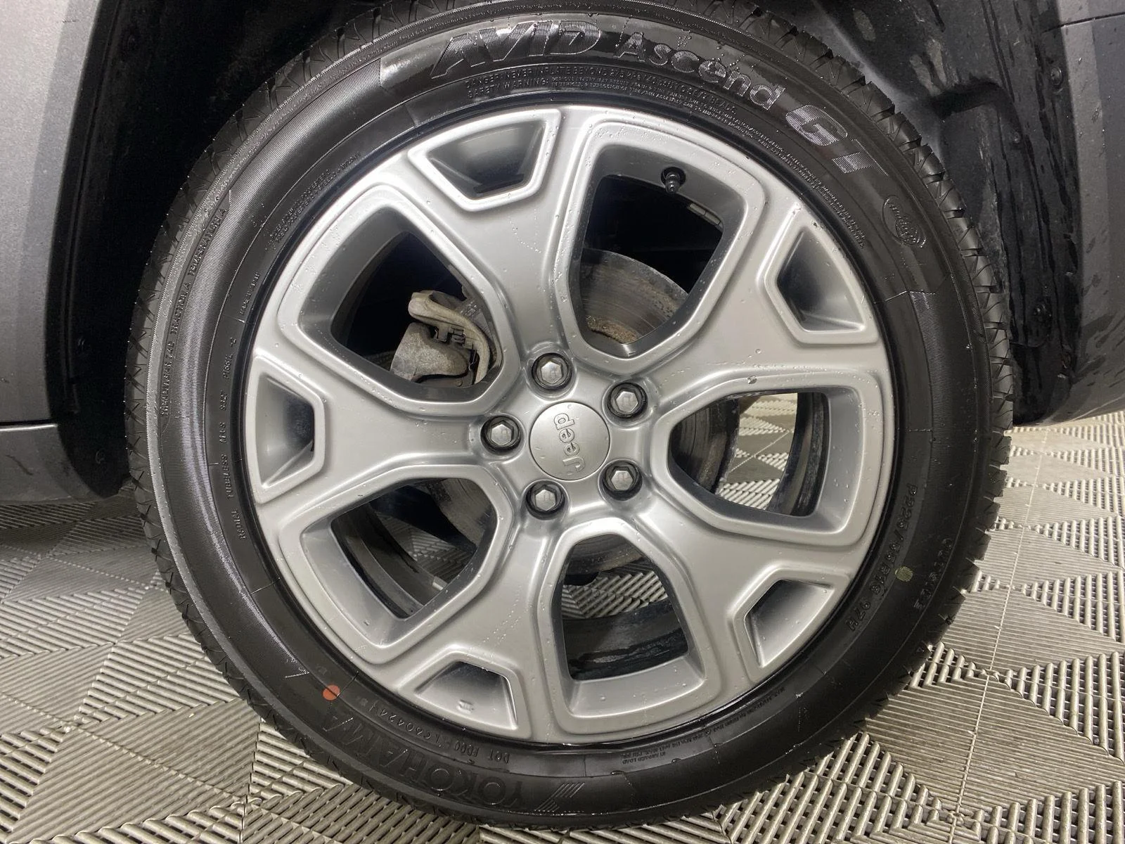 Used 2020 Sting-Gray Clearcoat Jeep Limited image 9