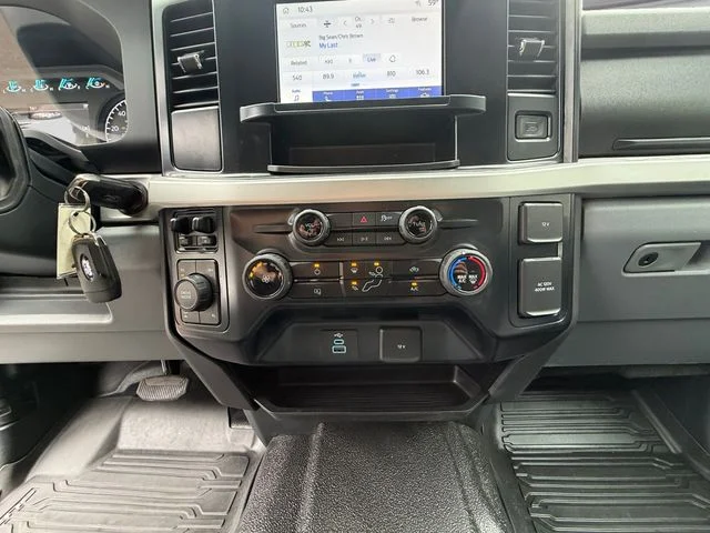 Used 2025 Oxford White Ford XLT image 12