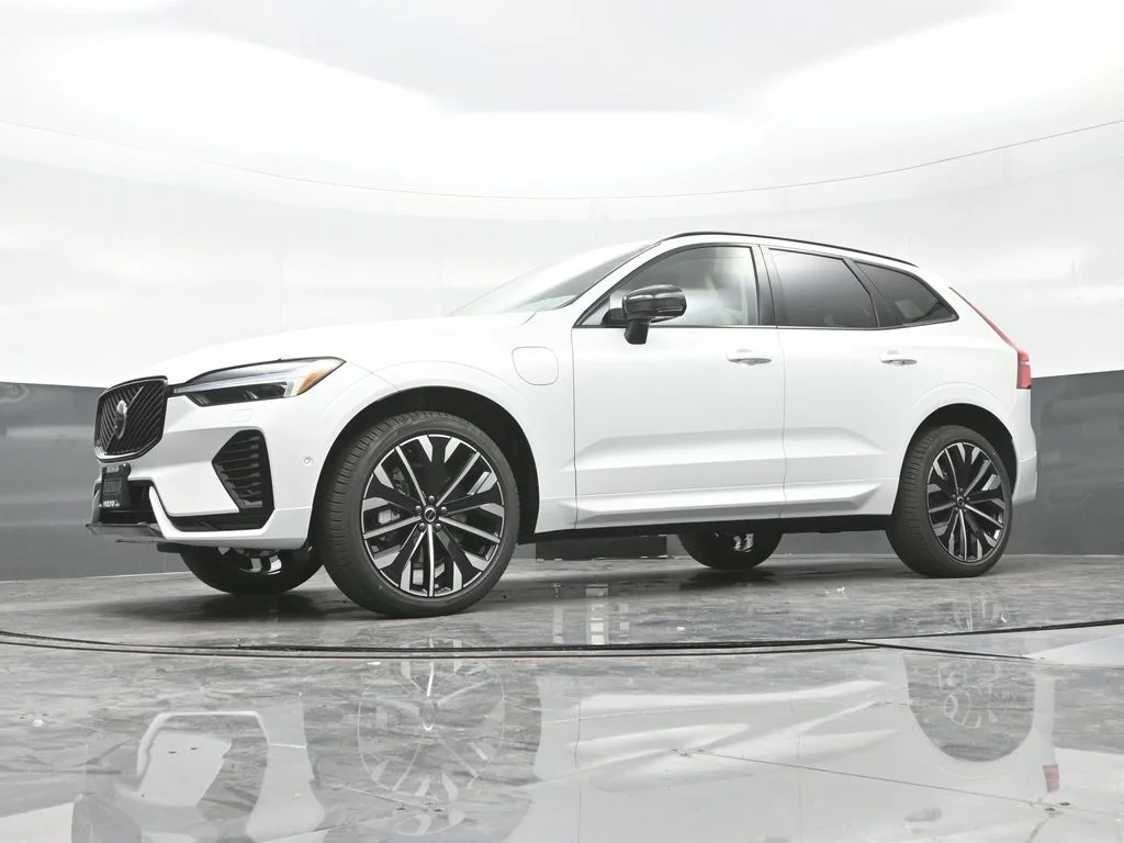 New 2026 White Volvo T8 Ultra image 40