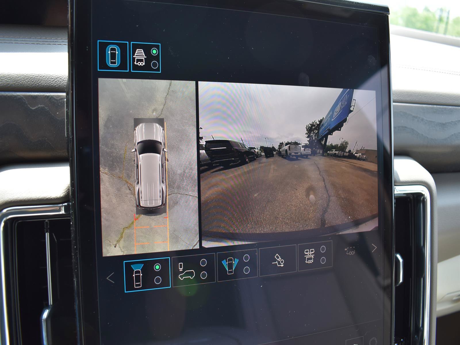 2026 GMC Yukon Denali - Photo 23