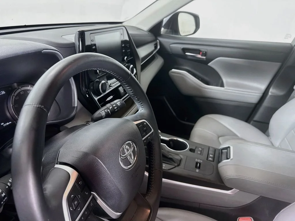 Used 2022 Moon Dust Toyota Hybrid XLE image 9