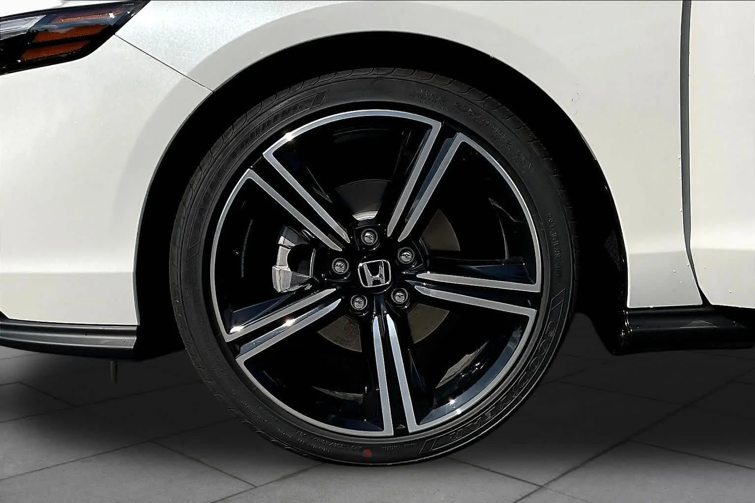 New 2026 Platinum White Pearl Honda SE image 11