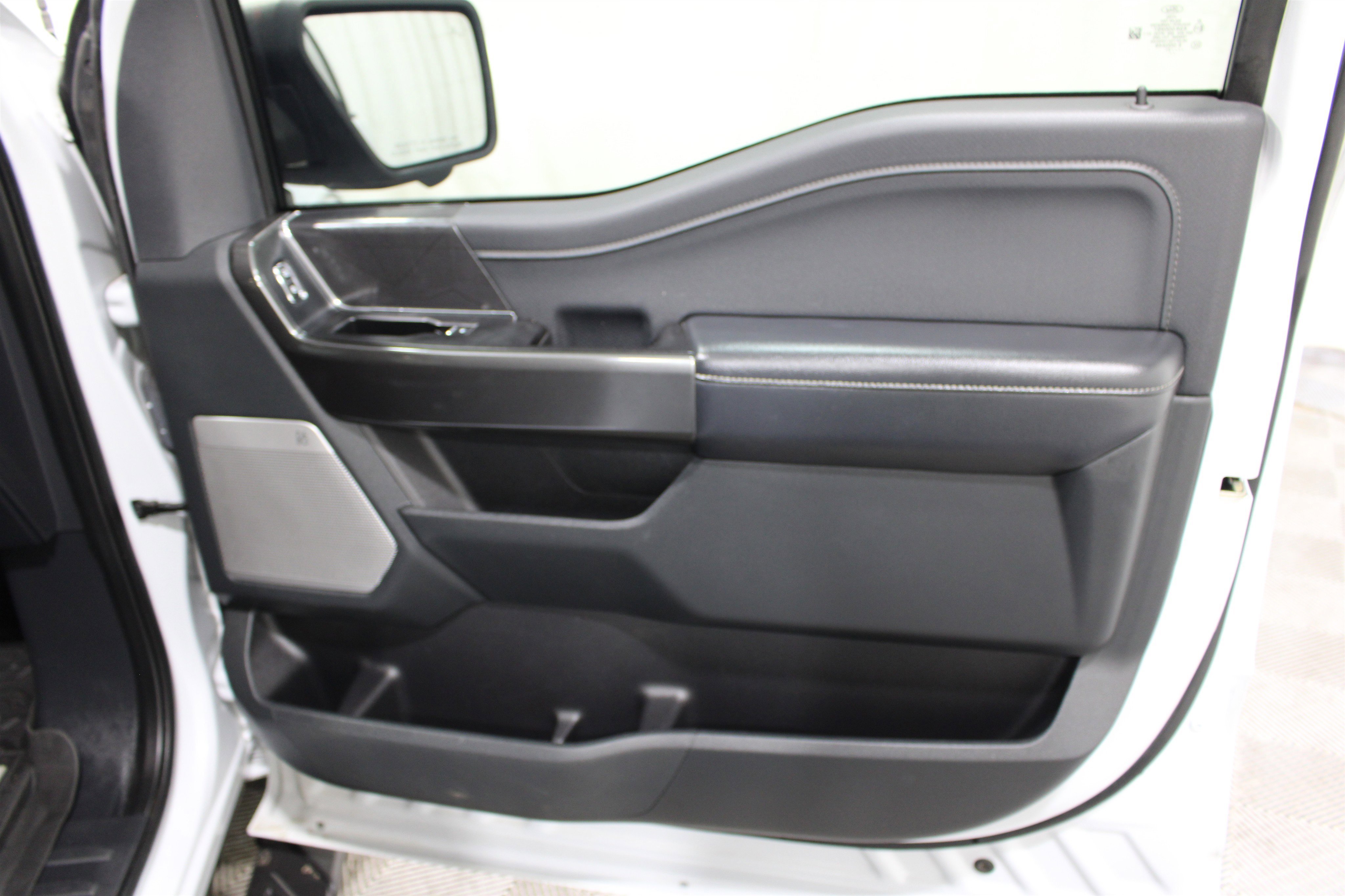 Used 2021 Space White Metallic Ford XLT image 27