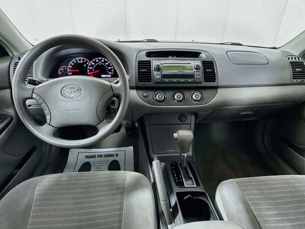 Used 2005 Lunar Mist Metallic Toyota STD image 24