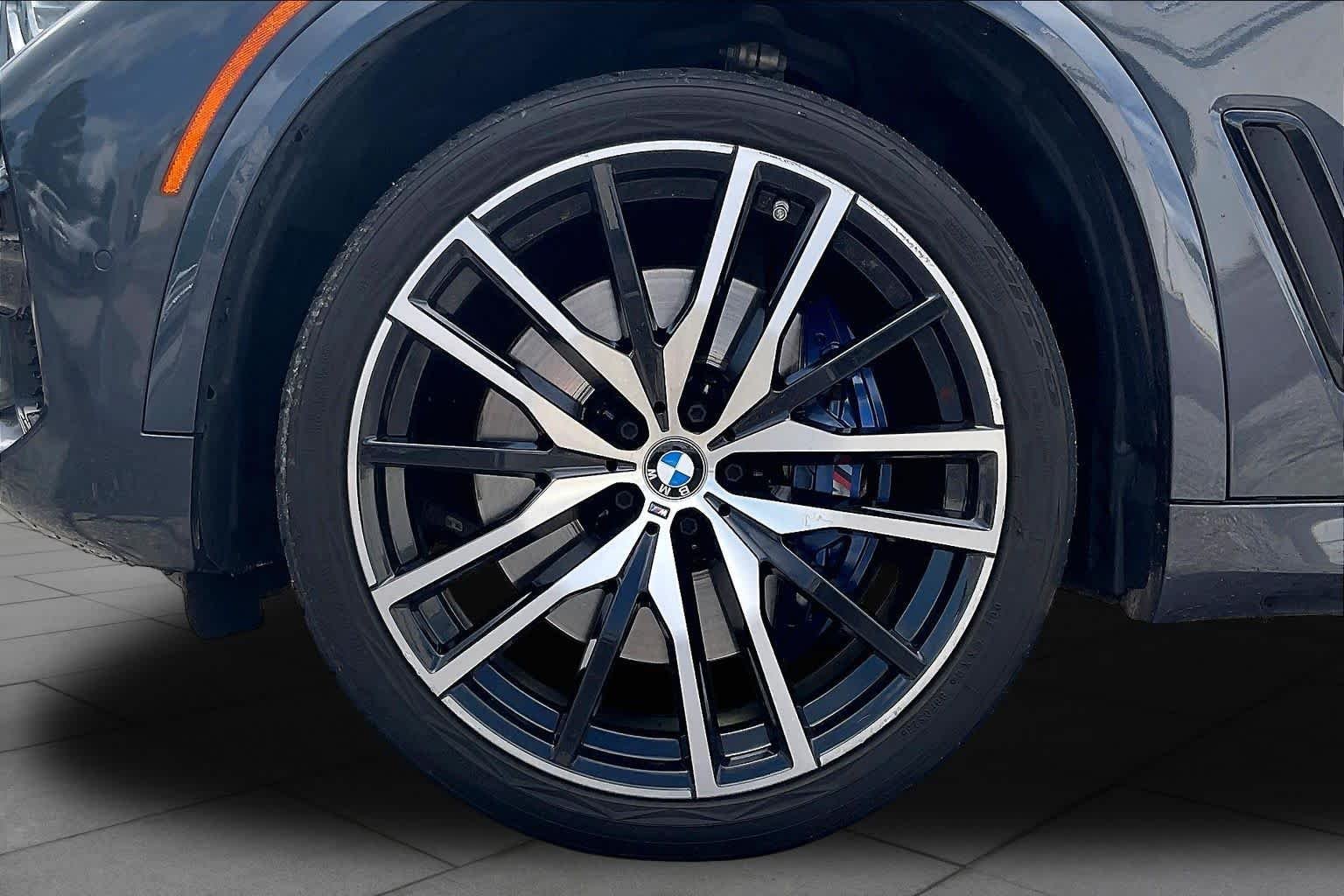 Used 2019 Arctic Gray Metallic BMW xDrive40i image 10