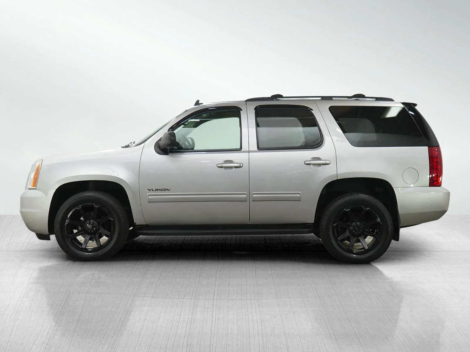 Used 2010 GMC Yukon SLT1 with VIN 1GKUKCE06AR235865 for sale in White Bear Lake, Minnesota