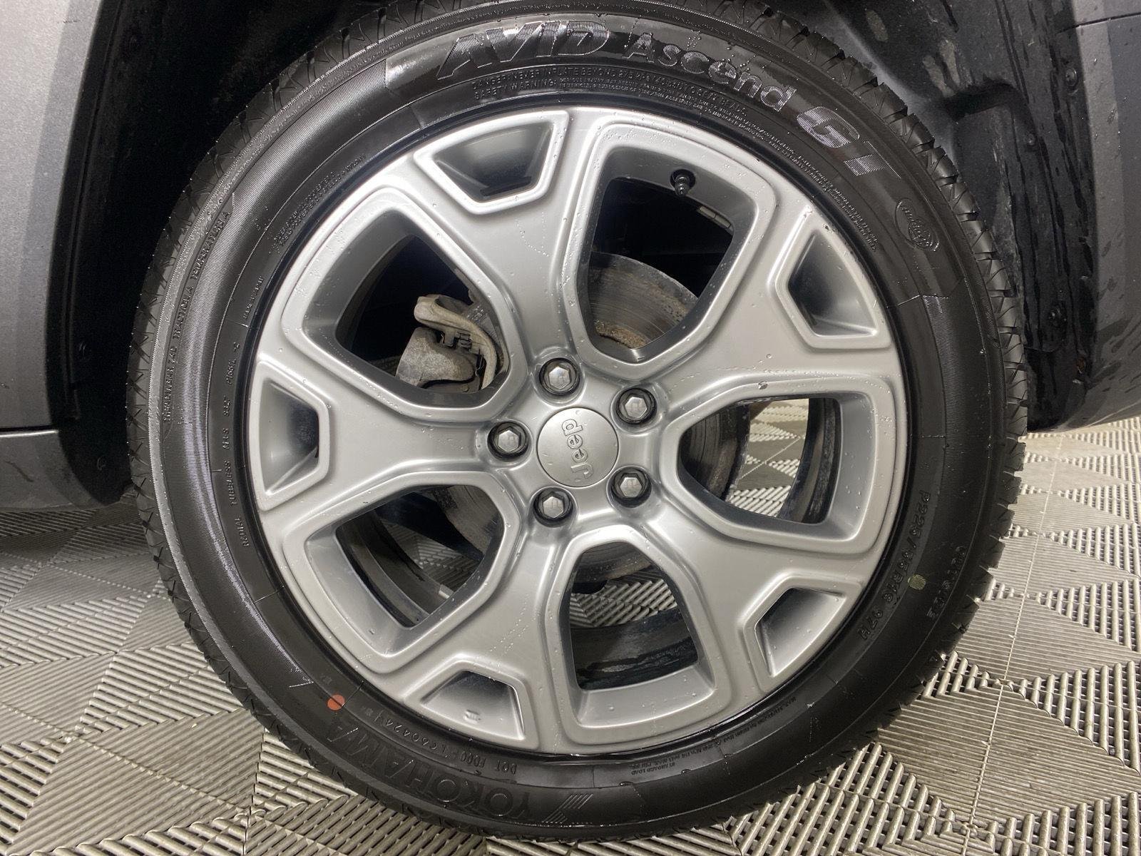 Used 2020 Sting-Gray Clearcoat Jeep Limited image 9
