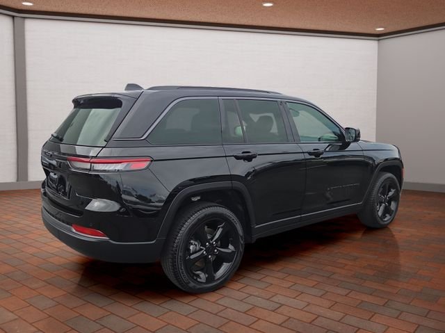 Used 2026 Diamond Black Jeep Limited image 3