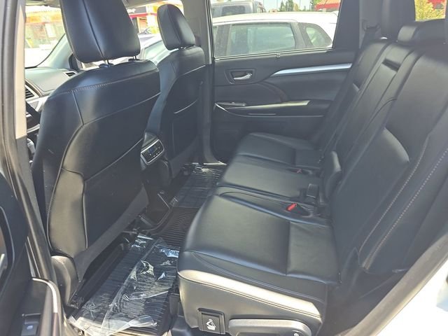 Used 2019 White Toyota XLE image 6