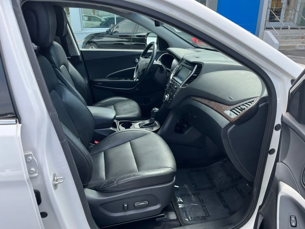 Used 2019 White Hyundai SE image 52