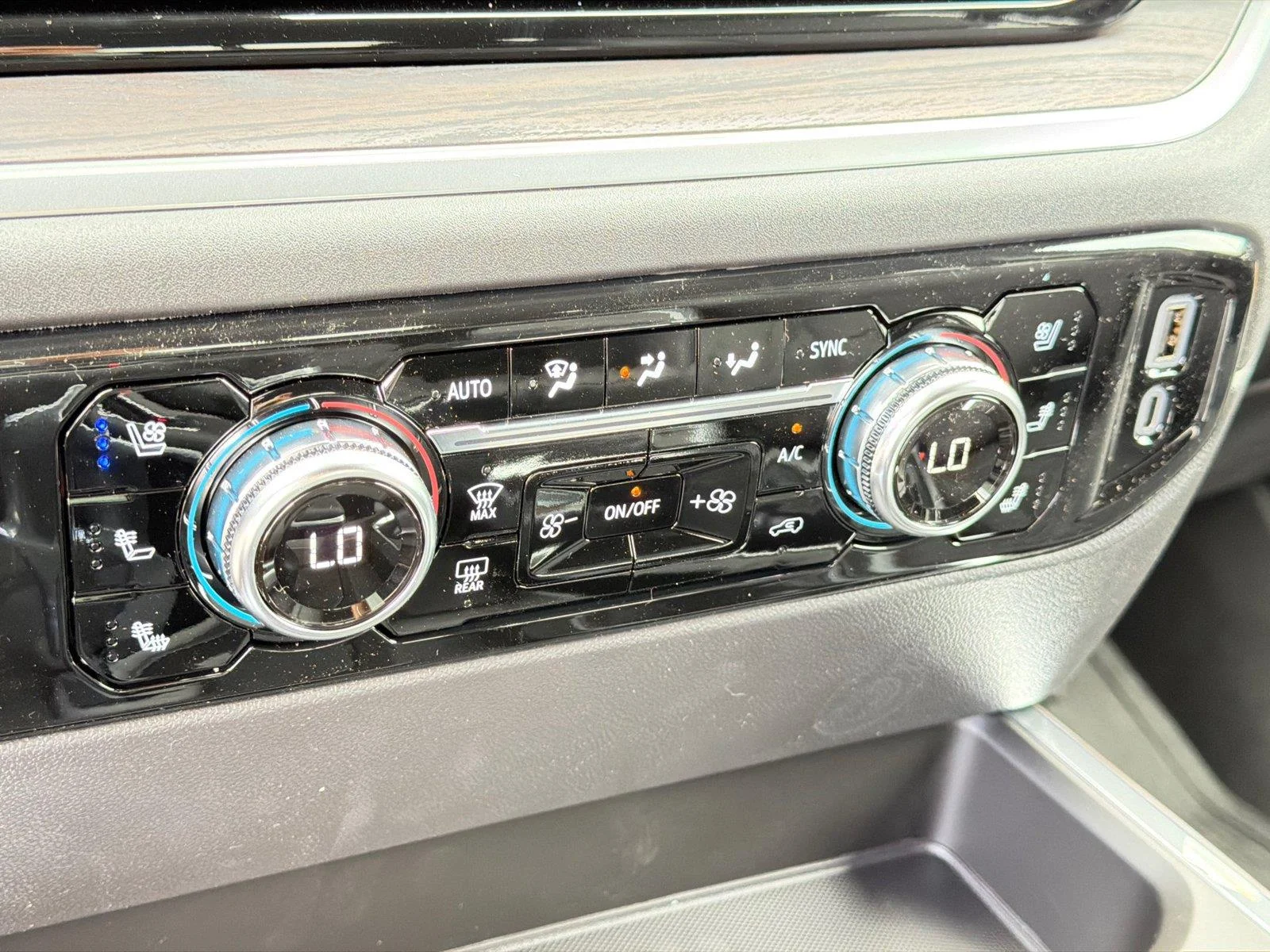 2026 GMC Sierra 1500 SLT - Photo 22