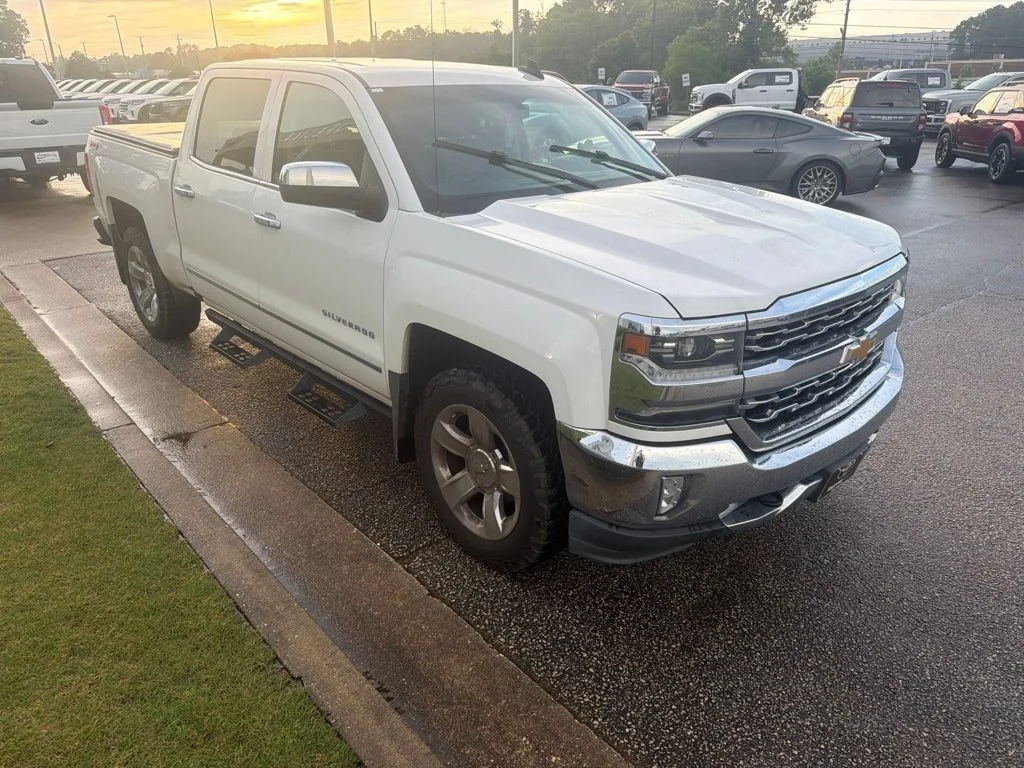 Used 2017 Summit White Chevrolet LTZ image 3