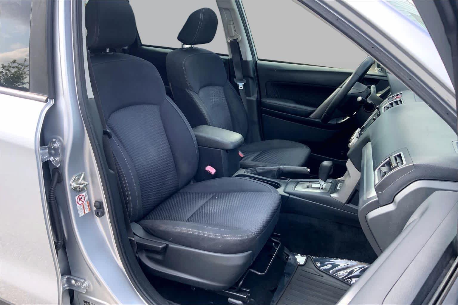 Used 2018 Ice Silver Metallic Subaru Premium image 9