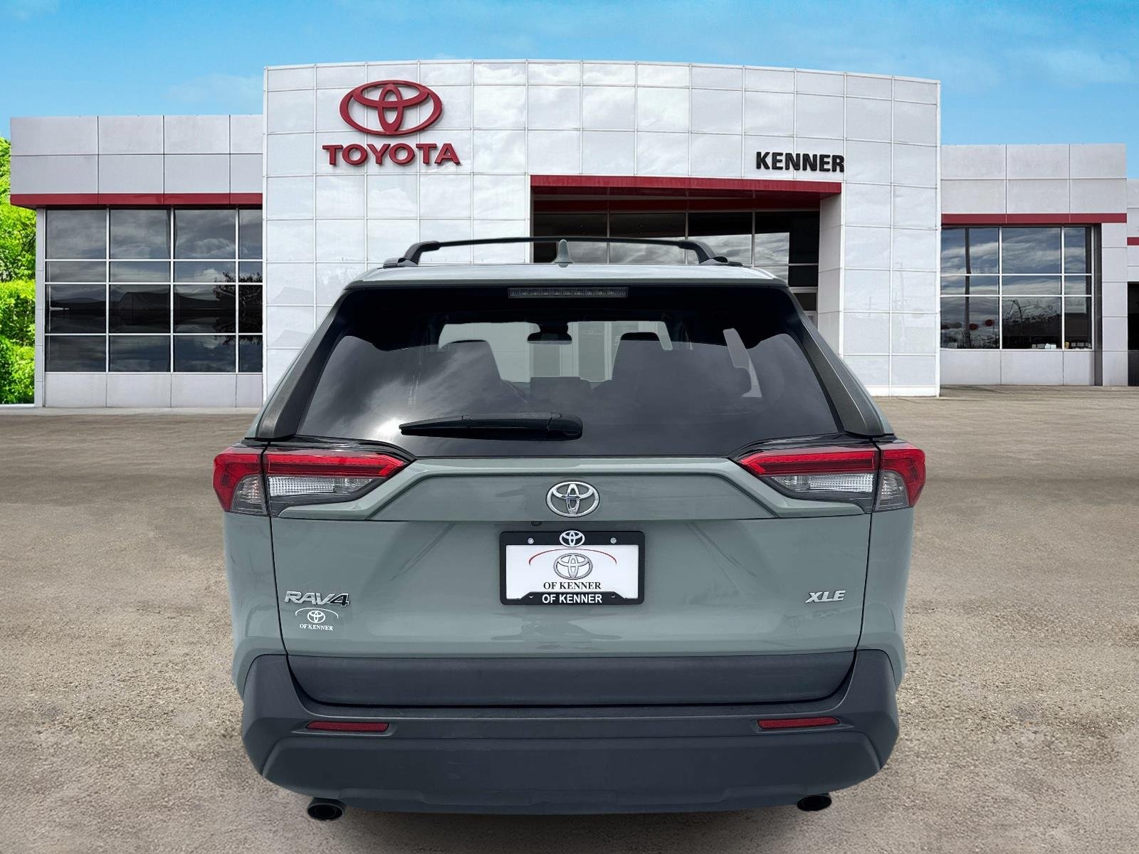 Used 2021 Lunar Rock Toyota XLE Premium image 5