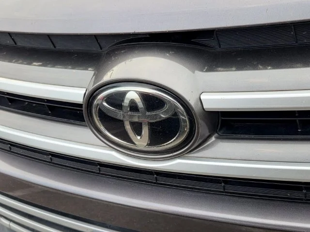Used 2019 Gray Toyota XLE image 11