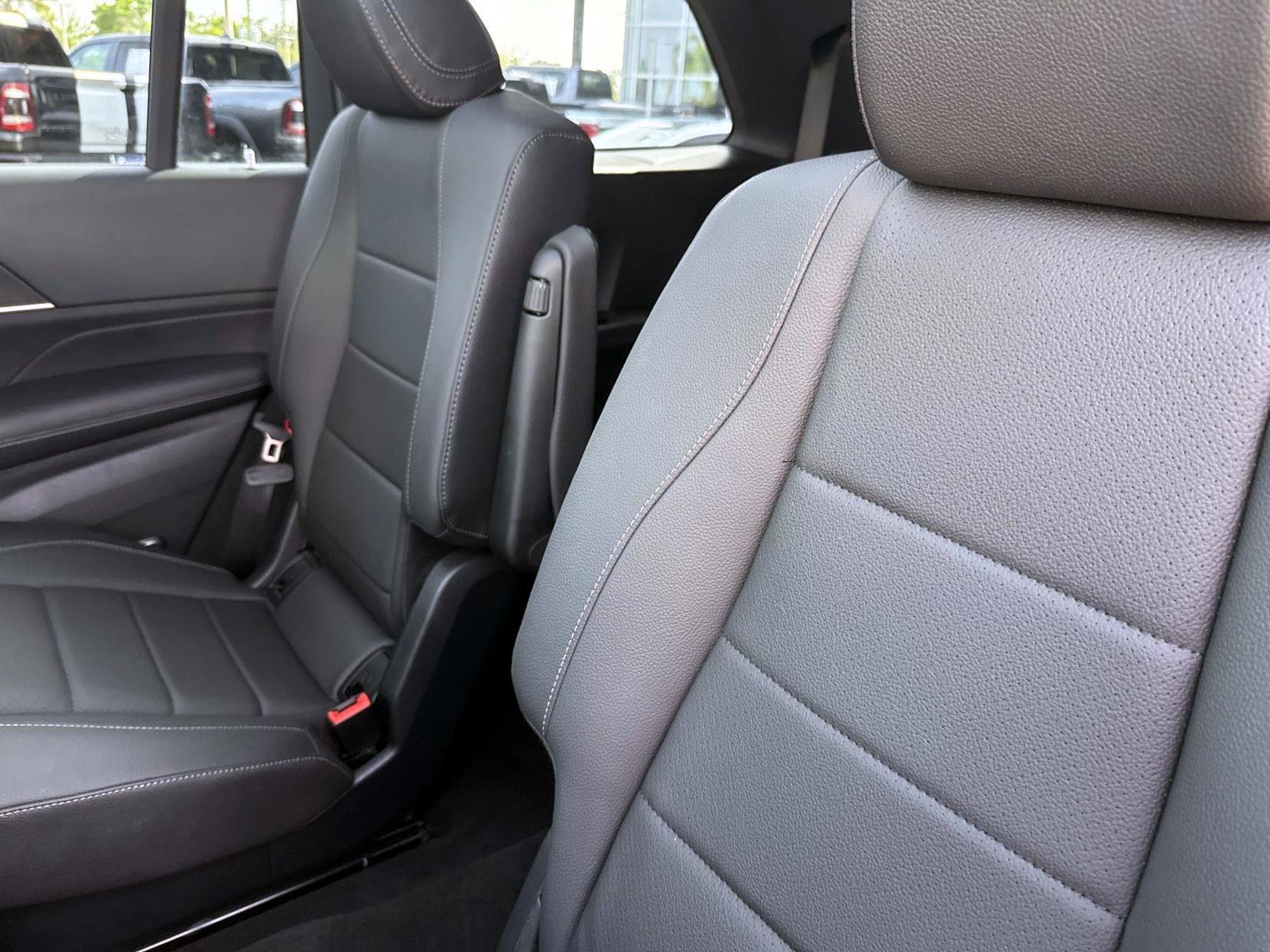 Certified Used 2025 Selenite Gray Metallic Mercedes-Benz 450 image 14