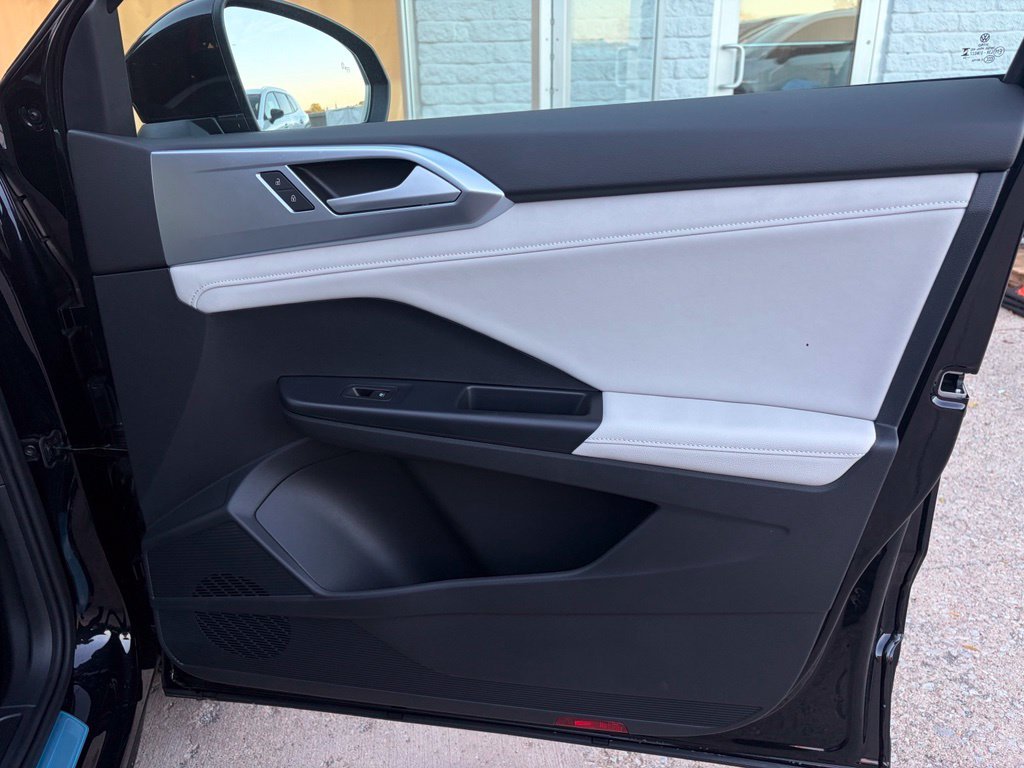 New 2026 Deep Black Pearl Volkswagen 1.5T SE image 17
