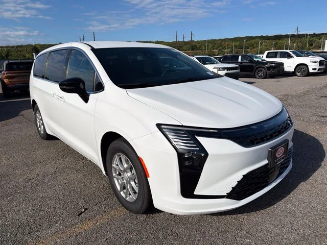New 2027 White/off-white Chrysler Select image 1