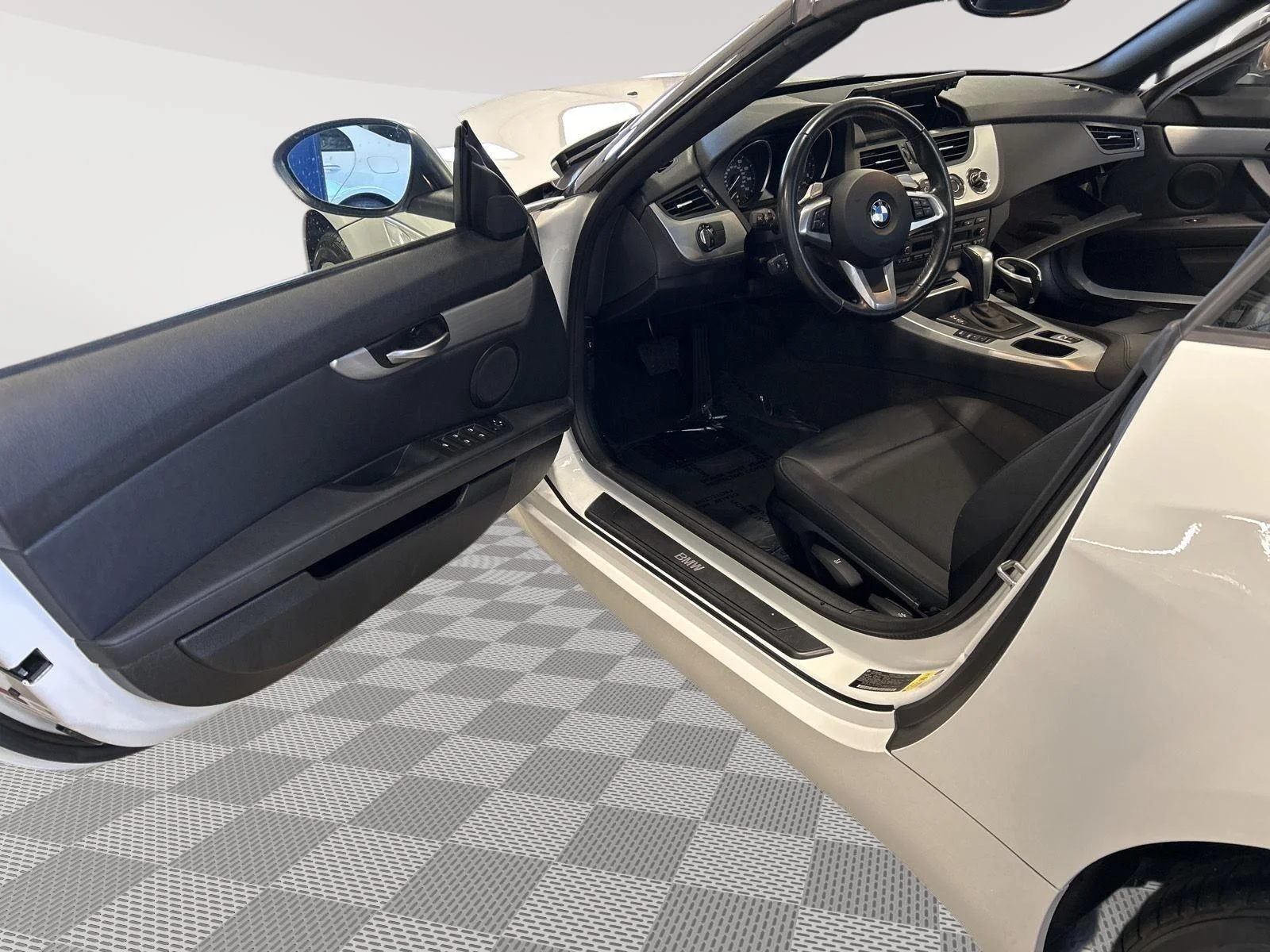 Used 2011 Alpine White BMW sDrive30i image 11