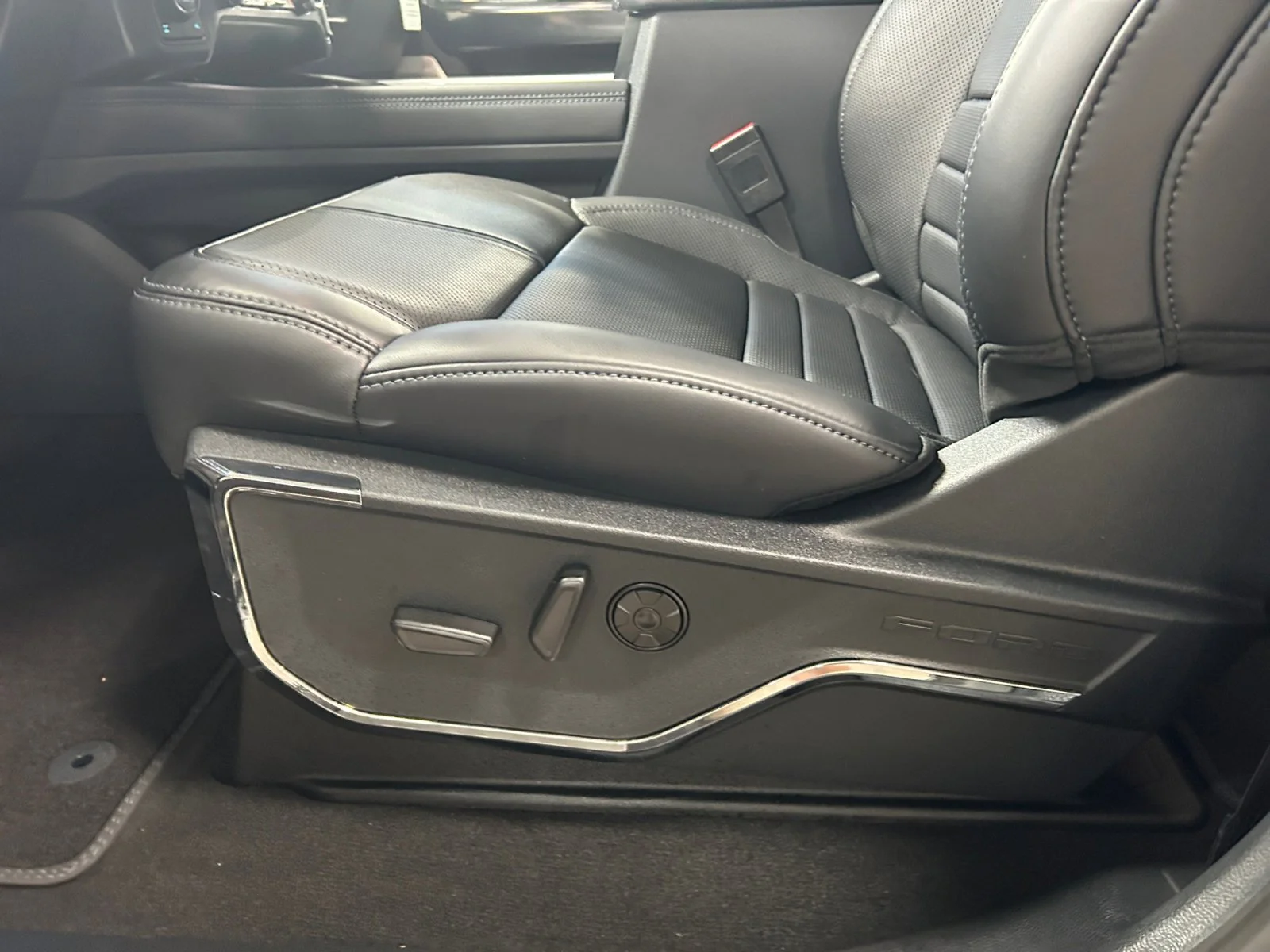 New 2026 Carbonized Grey Metallic Ford Platinum image 15