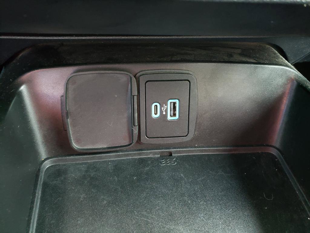 Used 2022 Green Metallic Ford  image 24