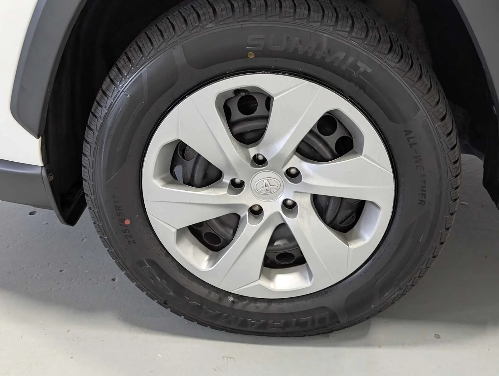 Used 2022 White Toyota LE image 3