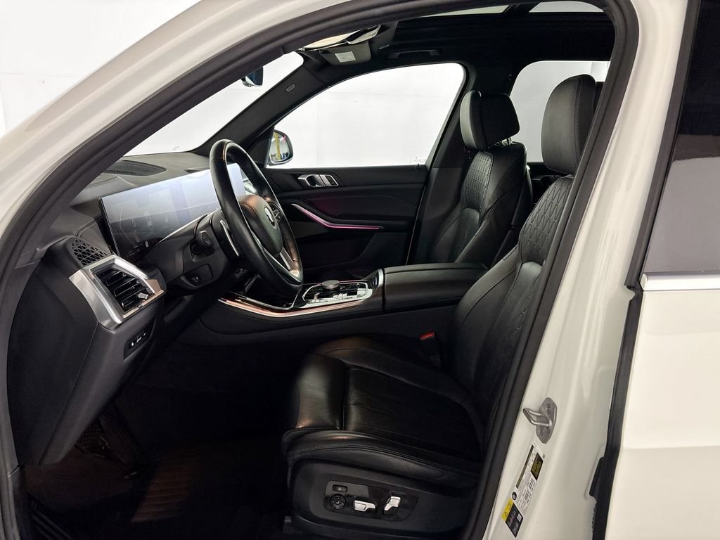 Used 2025 Alpine White BMW xDrive50e image 11