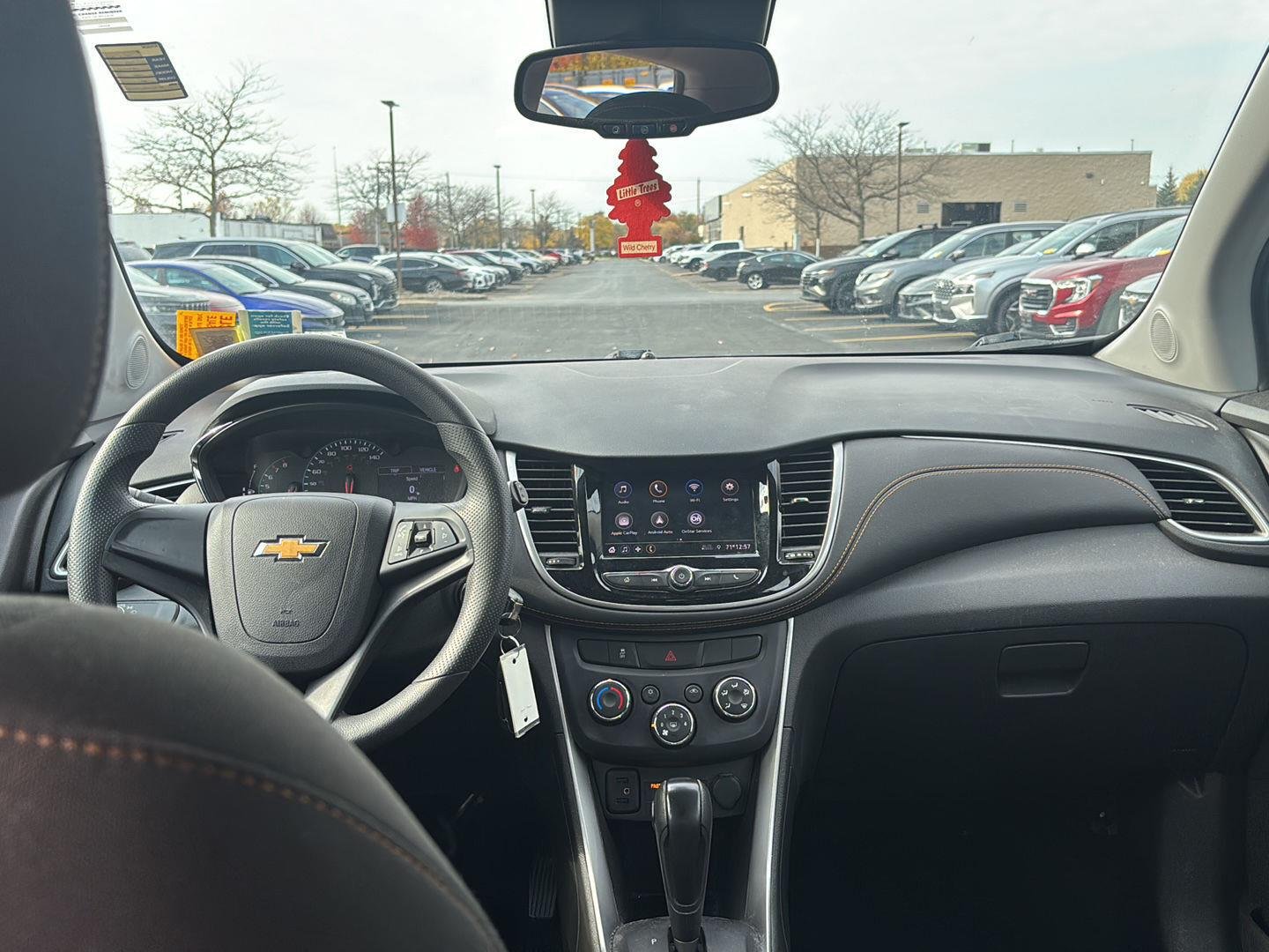 Used 2020 Wh Chevrolet  image 17