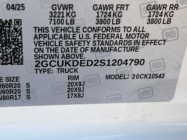Used 2025 Summit White Chevrolet LT image 15