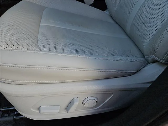 Used 2025 Wolf Gray KIA S Front-Wheel Drive image 13