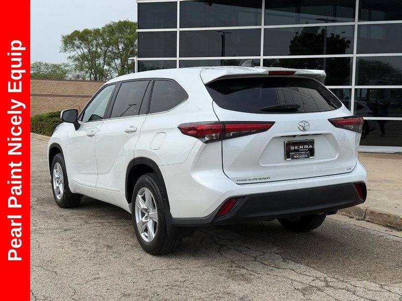 Used 2023 Pearl Toyota LE image 5