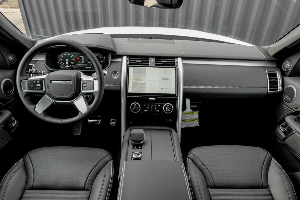 Certified Used 2025 Fuji White Land Rover Dynamic SE image 19