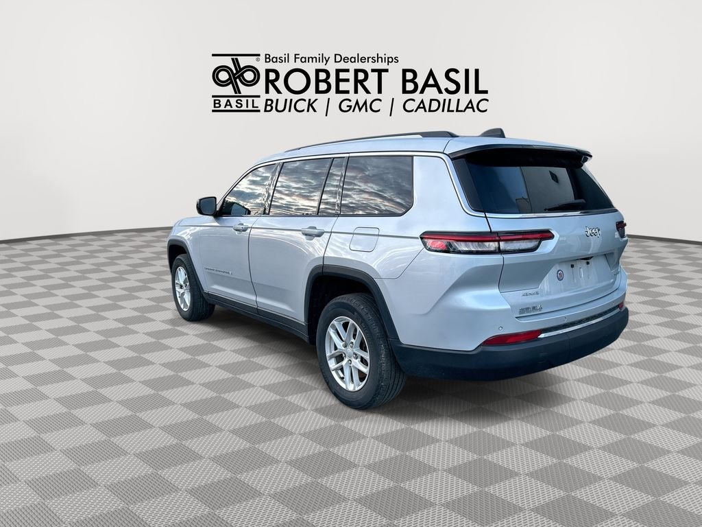 Used 2023 Silver Jeep Laredo image 6