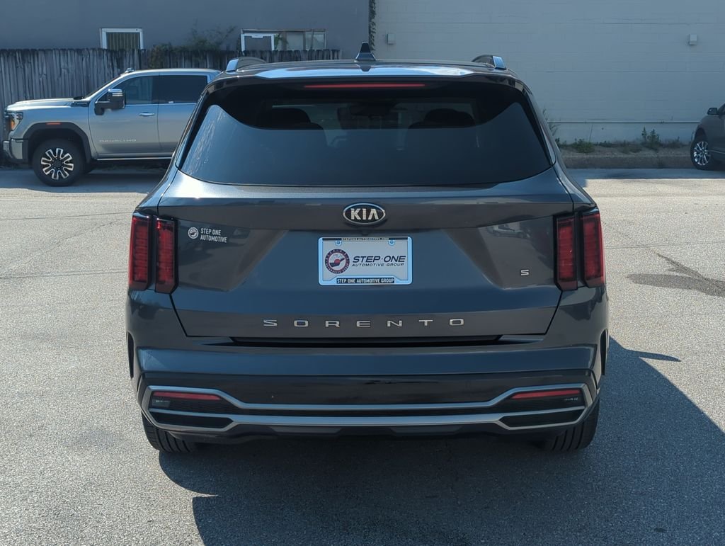 Used 2021 Gray Kia S image 5
